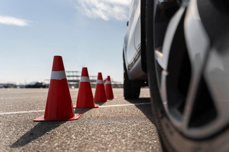 Cone de sinalização grande: segurança em primeiro lugar