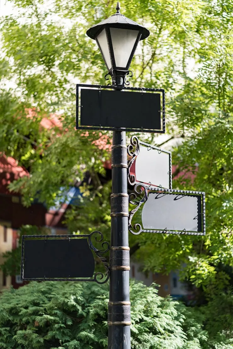 pedestal totem com fita retrátil de 5 metros