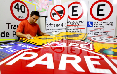 Sinalização de obras em rodovias